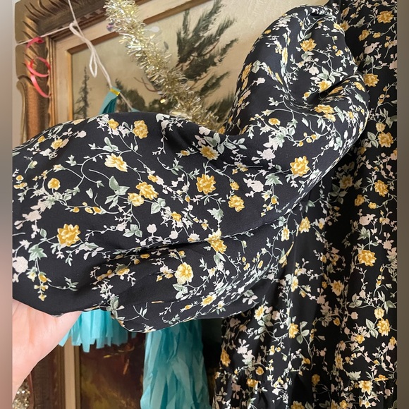 Misguided Floral Baby Doll Dress With Puff Sleeves. Size 18.XXL. - Picture 3 of 4